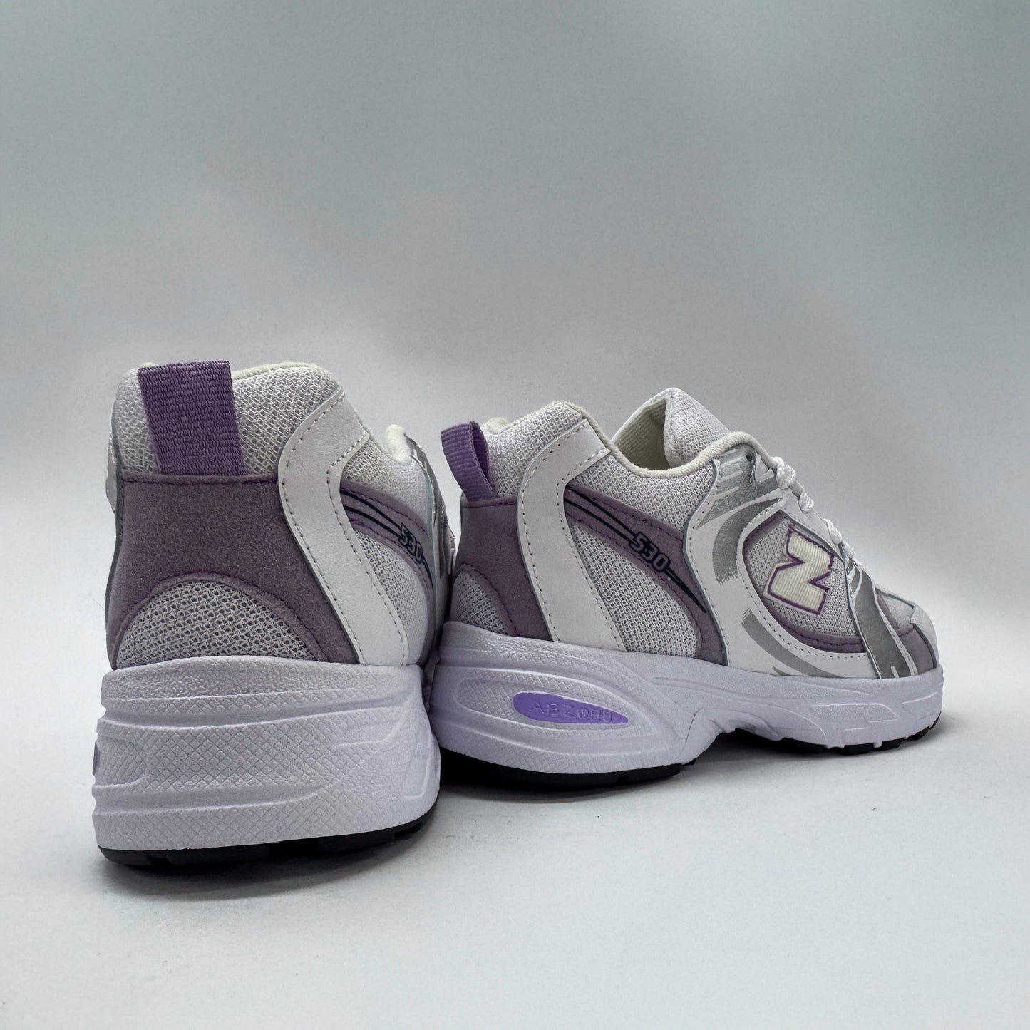 tenis 530 blanco morado