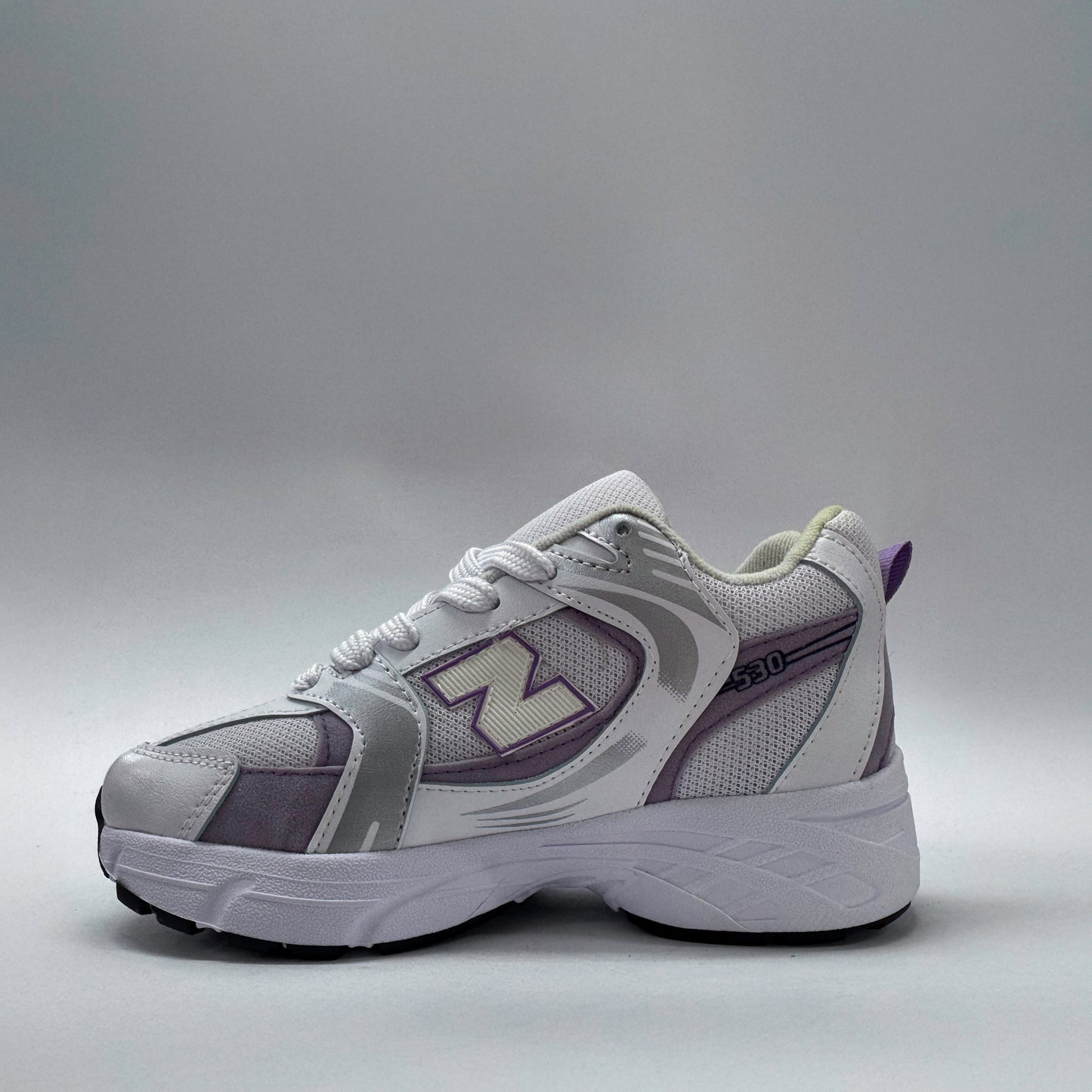 tenis 530 blanco morado