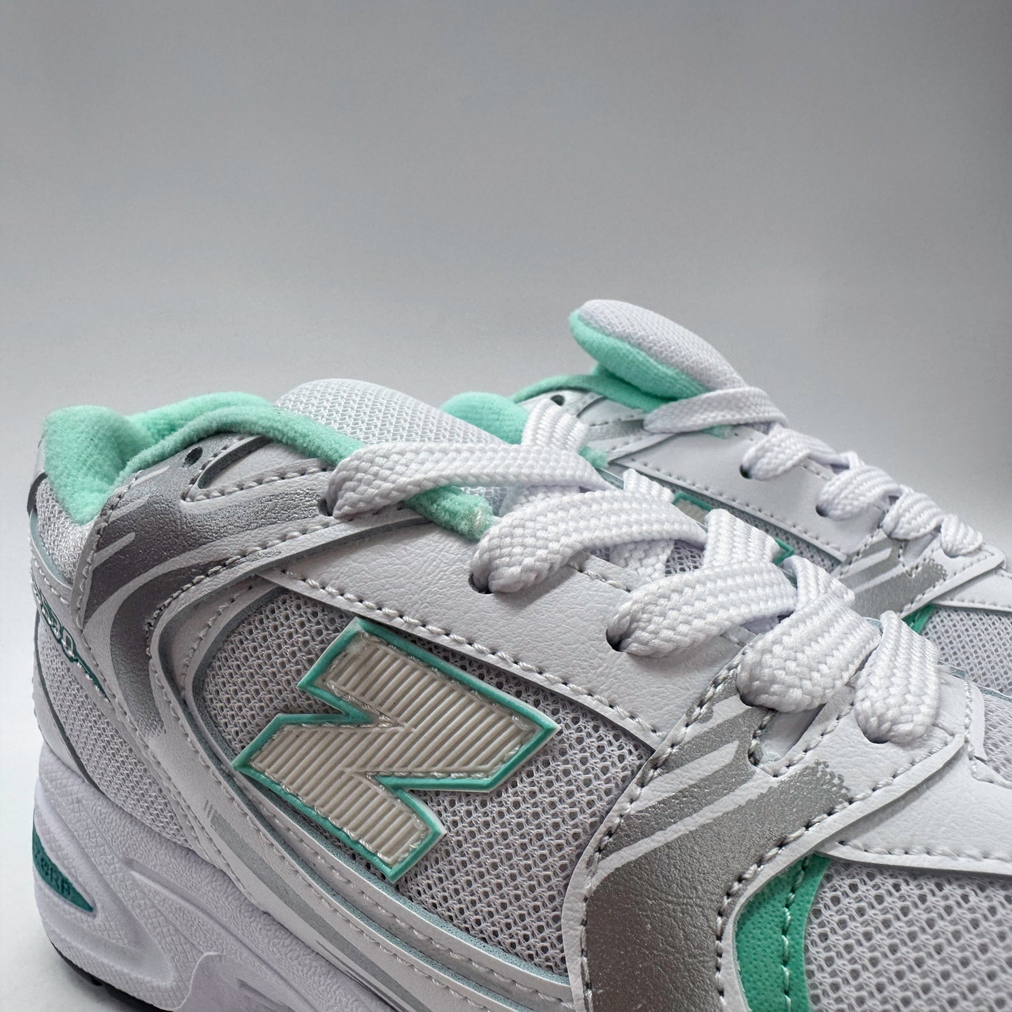 tenis 530 blanco verde menta