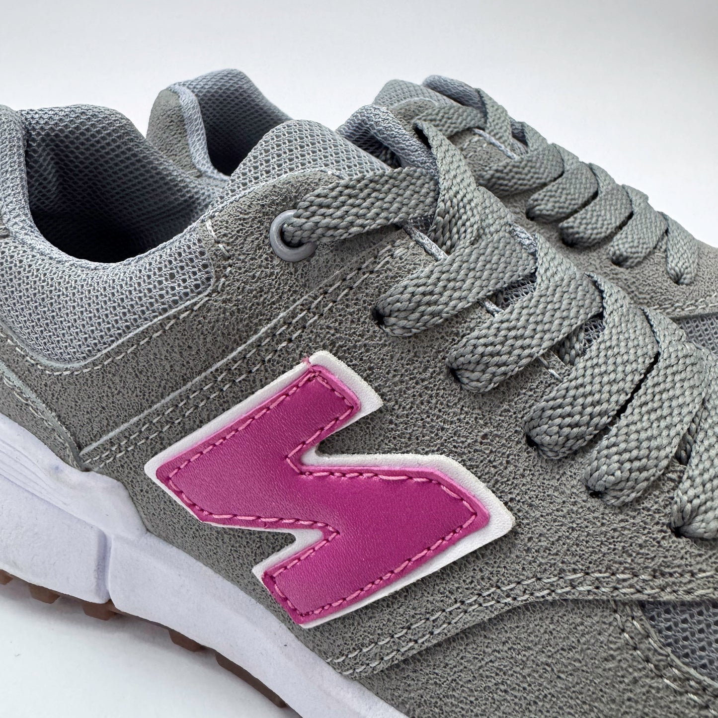 tenis f08 gris fucsia